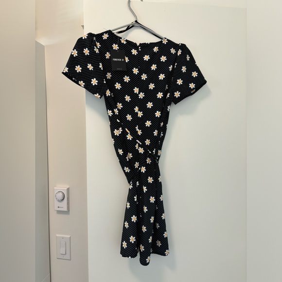 2/$10 Sunflower Polkadot Cute Dress - NWT! - Picture 2 of 5